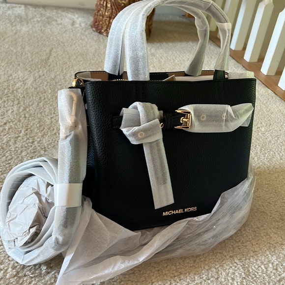 MICHAEL KORS CROSSBODY PURSES SUPER CUTE NEW AUTHENTIC 9x8 TWO TONE COLOR - Picture 7 of 10